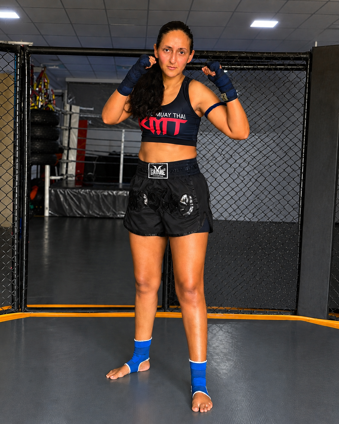 Roberta Marchon praticando Muay Thai
